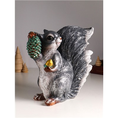 Фигурка полистоун «Белка с шишкой», 26.5×27.5×14 см