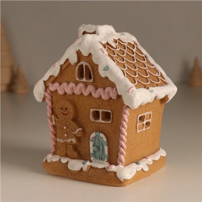 Фигурка светящаяся «Имбирный домик с печенюшкой», 11.2×9×12.8 см