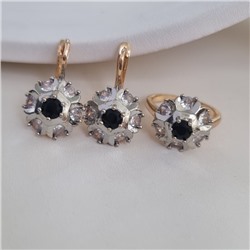 Комплект ювелирной бижутерии коллекция "Дубай" серьги и кольцо 17 р, покрытие позолота, вставка: фианиты, цвет: прозрачный и черный, арт.213.957-17