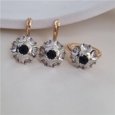 Комплект ювелирной бижутерии коллекция "Дубай" серьги и кольцо 17 р, покрытие позолота, вставка: фианиты, цвет: прозрачный и черный, арт.213.957-17