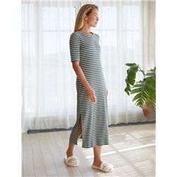 Платье из трикотажа в широкий рубчик с разрезами