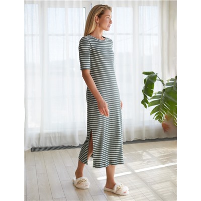 Платье из трикотажа в широкий рубчик с разрезами