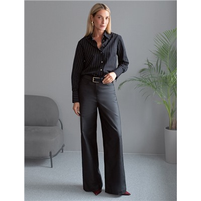 Блузка свободного силуэта с золотистыми пуговицами