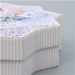 Коробка новогодняя подарочная «Снежинка», 20.5×21.5×5 см