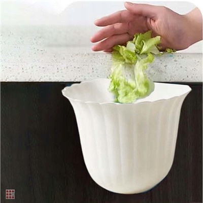 Мусорная корзинка подвесная с креплением на дверцу шкафа