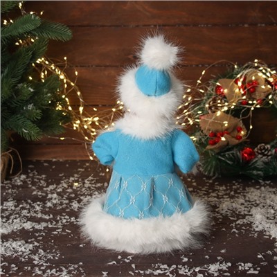 Снегурочка под ёлку «В пушистой шубке, с фонариком» двигается, с подсветкой, 30×18 см, голубой