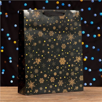 Пакет подарочный новогодний ламинированный вертикальный «Снежинки», 33×42×10 см
