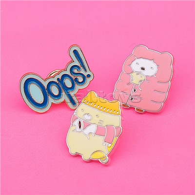 Набор значков "Kawaii" эмалированные, размер изделий: кот 2,16x2,5 см, Oops 2,9x2,3 см, кот 2,07x 2,5см, на карточке 7,0x9,5 см с пластиковым пакетом