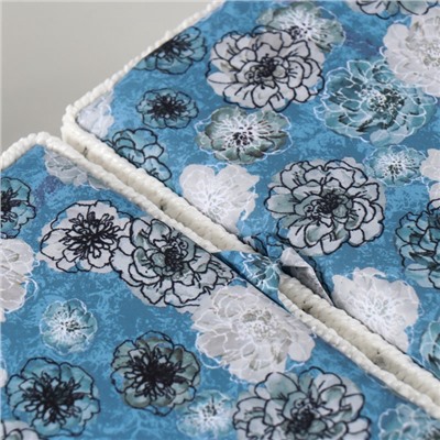 Шкатулка для рукоделия и шитья «Чёрно-белые цветы на голубом», хранение ниток, иголок, мелочи, 19×26×14.5 см