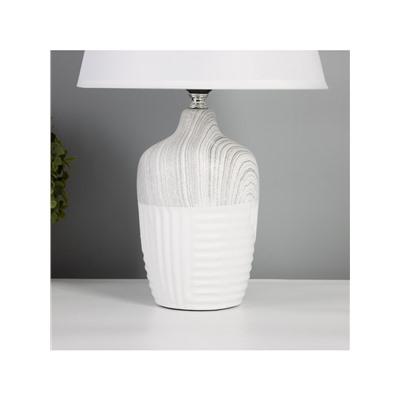 Лампа настольная «Строгие линии» 1×40 Вт Е27 белый/серый 25×25×40 см