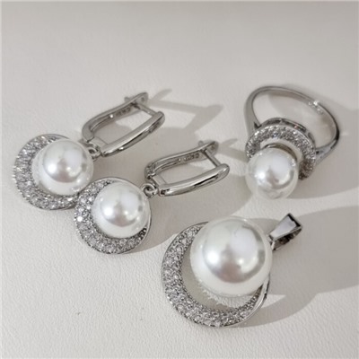 Комплект ювелирной бижутерии с искусственным жемчугом серьги, кулон и кольцо 20 р, покрытие посеребрение, вставка: фианиты и искусственный жемчуг, арт.314.916-20