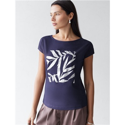 Нарядная футболка с серебристым принтом