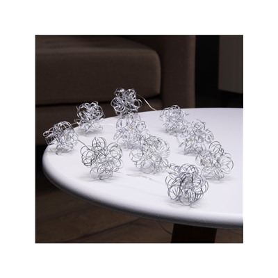 Гирлянда «Нить» роса 5 см, с насадками «Снежки», IP20, серебристая нить, 10 LED, батарейки ААх2 (не в комплекте), свечение тёплое белое