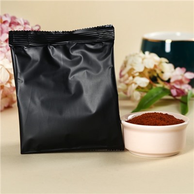 Подарочный набор «Цвети от счастья»: чай чёрный со вкусом клубники 50 г., кофе со вкусом нуги 50 г., варенье из сосновых шишек с клюквой 30 г., крем-мёд с клубникой, 30 г., крем-мёд с черникой 30 г.