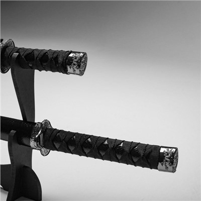 Макет оружия «Сувенирные катаны на подставке 2в1. Змей», подарочный набор, ножны кожзам, 47 см; 70 см