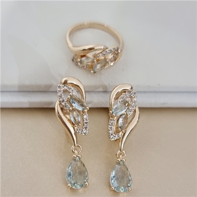 Комплект ювелирной бижутерии коллекция "Дубай" серьги и кольцо 17 р, покрытие позолота, вставка: фианиты и цирконы, цвет: нежно-голубой и прозрачный, арт.215.741-17