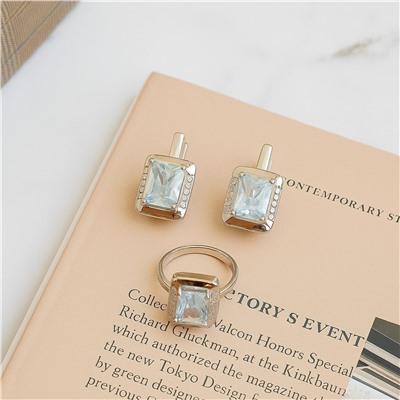 Комплект ювелирной бижутерии коллекция "Дубай" серьги и кольцо 18 р, покрытие посеребрение, вставка: фианиты и цирконы, цвет: прозрачный, арт.007.143-18