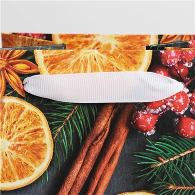 Пакет подарочный новогодний ламинированный под бутылку «Уюта и тепла в Новом году», 13×35×10 см