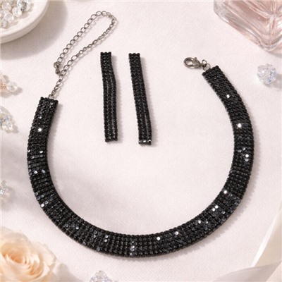 Комплект вечерней бижутерии со стразами чокер и серьги, цвет: черный, арт.012.091