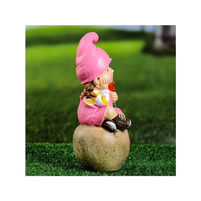 Садовая фигура из полистоуна «Девочка на шаре», 13×10×24 см, МИКС