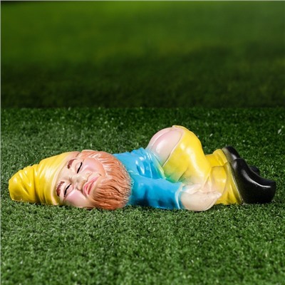 Садовая фигура из гипса «Рыжий пьяный гном», 23×16×7 см