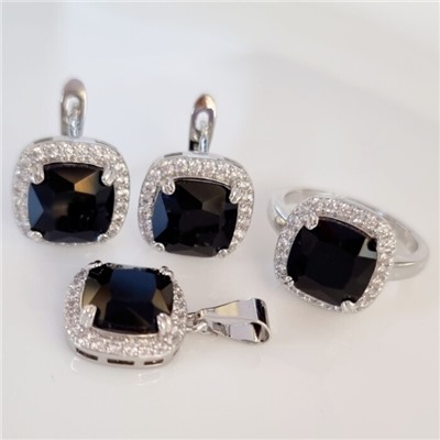 Комплект ювелирная бижутерия серьги, кулон и кольцо 18 р, покрытие: посеребрение, вставка: фианит, цвет: черный и прозрачный, арт.313.105-18