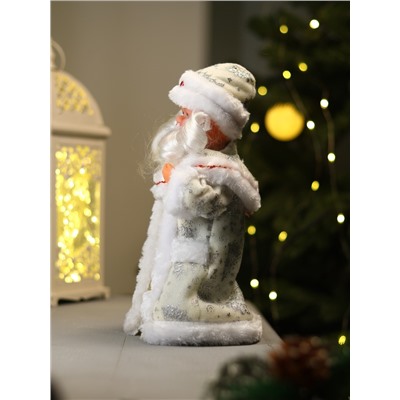 Дед Мороз под ёлку «Зимнее волшебство. С фонариком на посохе и узорами на шубке», двигается, 30 см, белый