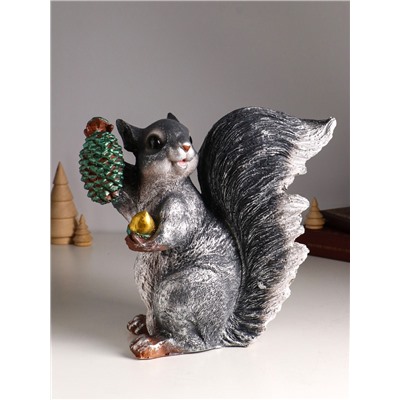Фигурка полистоун «Белка с шишкой», 26.5×27.5×14 см