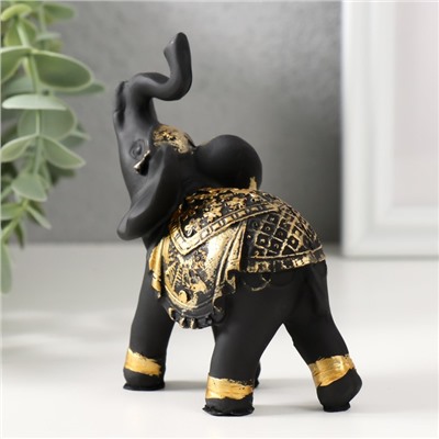 Фигурка полистоун «Чёрный слон в золотой богатой попоне», 8×5×10.5 см