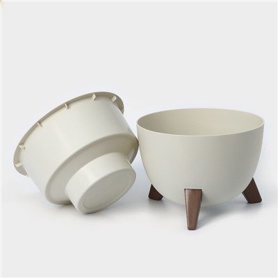 Кашпо для цветов на ножках «Флориан», 5.5 л (4.2 л), d=25 см, h=18.5 см, со вставкой, белый ротанг