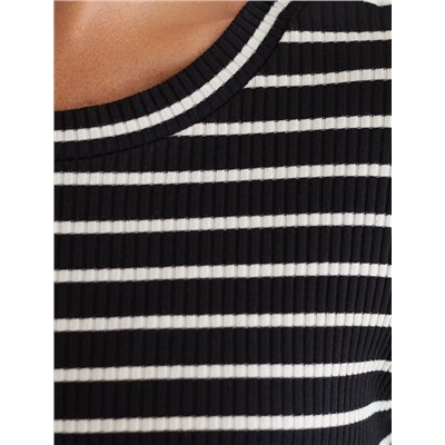 Платье из трикотажа в широкий рубчик с разрезами