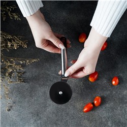 Нож для пиццы и теста Доляна «Помощник», 20 см, цвет чёрный