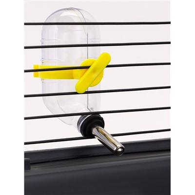 Поилка для грызунов с металлическим носиком 60 мл, 12×4 см, прозрачная с жёлтым креплением