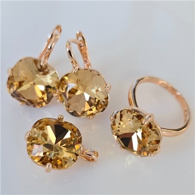 Комплект ювелирной бижутерии коллекция "Дубай" серьги, кулон и кольцо 17 р, покрытие позолота, вставка: искусственный кристалл под Сваровски, цвет: шампань, арт.314.821-17