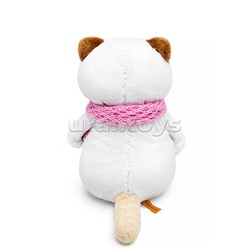 Кошка Ли-Ли с коньками и в шарфике