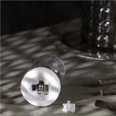 Светодиодная фигура под куполом «Дед Мороз» 6×9.5×6 см, дерево, батарейки LR1130×3 (нет в комплекте), свечение тёплое белое