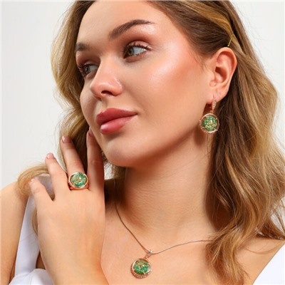 Крупный комплект ювелирной бижутерии коллекция "Дубай" серьги, кулон и кольцо 18 р, покрытие: позолота вставка: фианиты, искусственный камень, сухоцветы, цвет: прозрачный и зеленый, арт.213.884-18