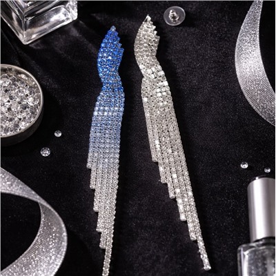 Серьги длинные висячие со стразами "Вечерние", цвет: серебристый и голубой, арт.012.027