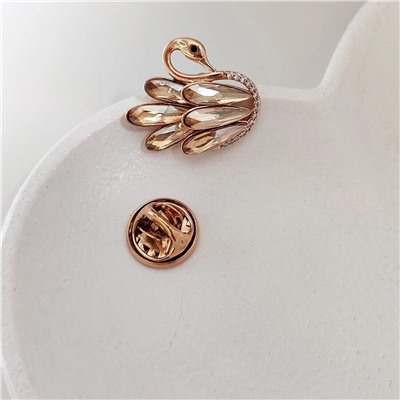 Брошь-значок с кристаллами Swarovski