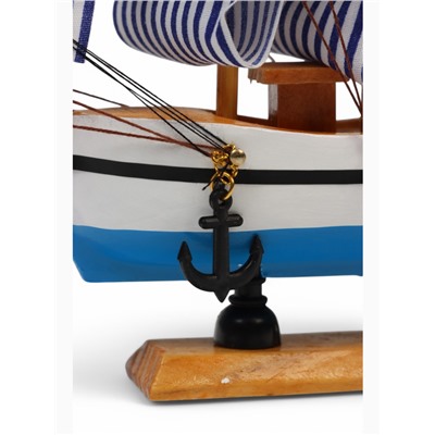 Сувенирная модель корабля «Эмма», 16×5×16 см, бело-синие паруса