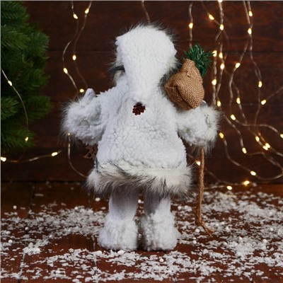 Дед Мороз под ёлку «Зимнее волшебство. С кудрявой бородой, в меховом костюме», 28 см, белый