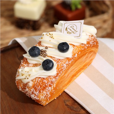 Муляж «Булочка со сливками», 14×7×7 см