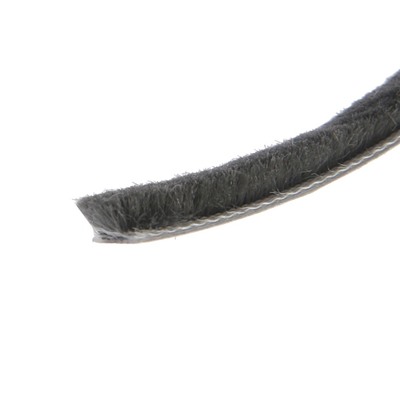Уплотнитель щеточный самоклеящийся ТУНДРА, 9×5 мм, серый,10 м