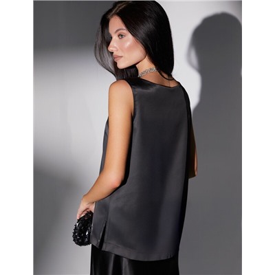 Элегантный топ с V вырезом из струящегося сатина