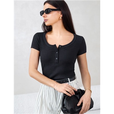 Футболка из трикотажа в широкий рубчик