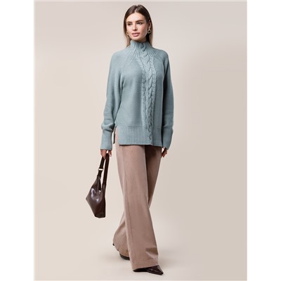 Свитер фактурной вязки с узором косы