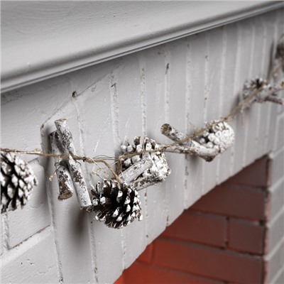 УЦЕНКА Гирлянда «Нить», 1.5 м, роса, с насадками «Шишки и ветки», IP20, 30 LED, батарейки CR2032×2 (в комплекте), серебристая нить, свечение тёплое белое