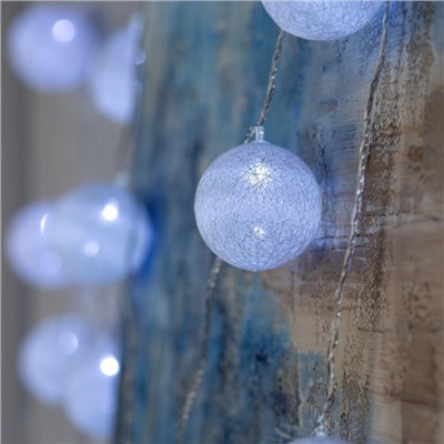 УЦЕНКА Гирлянда «Нить» 5 м с насадками «Клубки белоснежные», IP20, прозрачная нить, 20 LED, свечение белое, 220 В