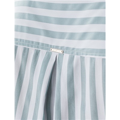 Блузка свободного силуэта с золотистыми пуговицами