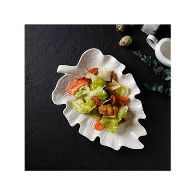 Блюдо сервировочное «Лист», 30×20 см, керамика, цвет белый